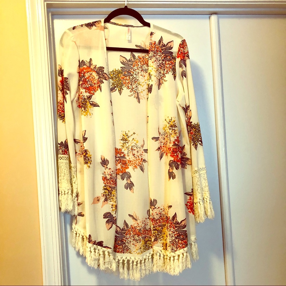 Beautiful kimono with large floral print